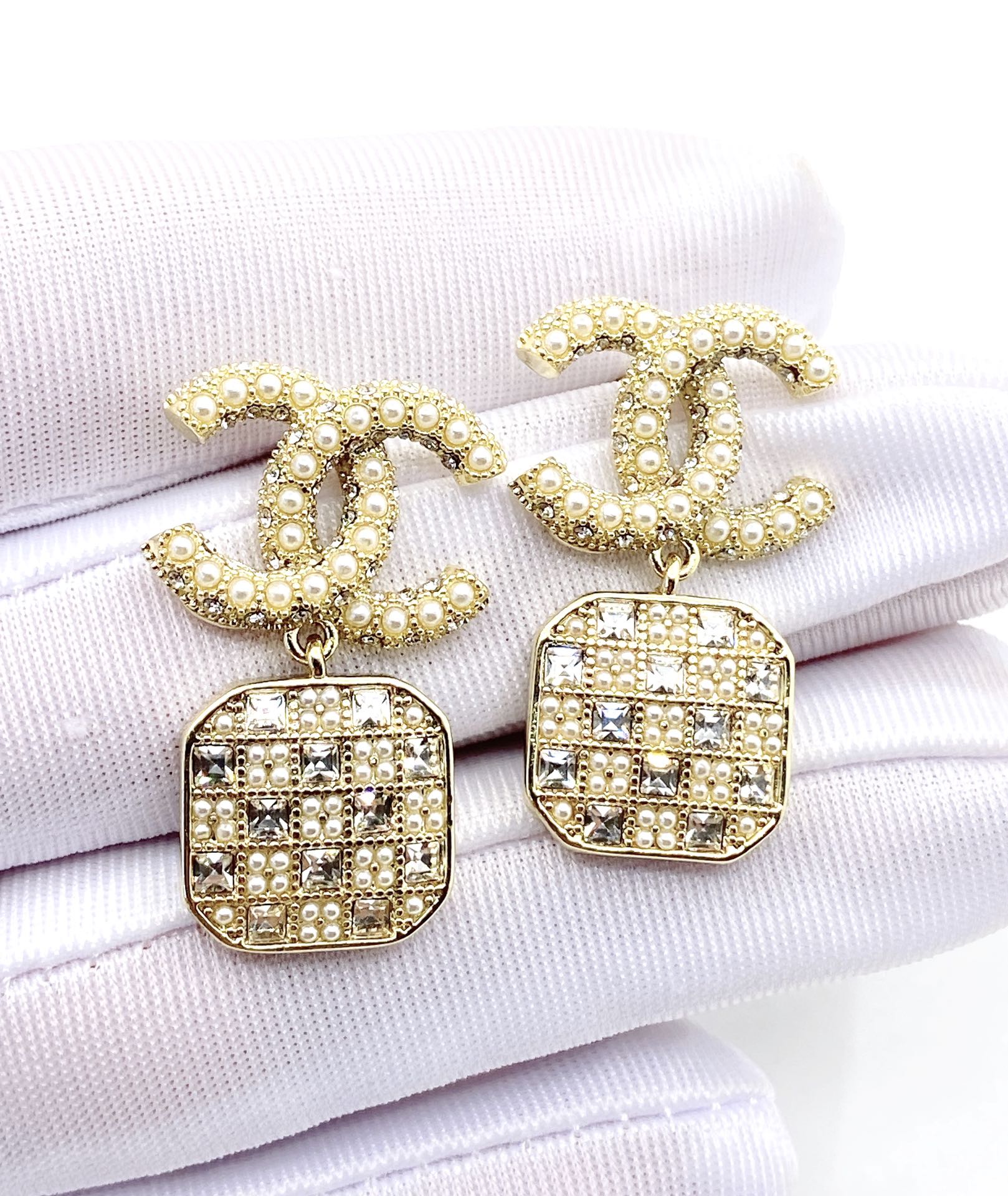18K  Chanel Diamonds Drop Earrings